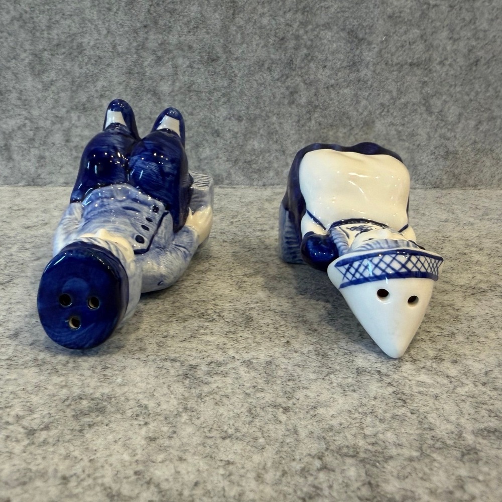 Delft Blue Salt and Pepper Shaker Set - Dutch Boy and Girl Sitting in Boat - Picture 4 of 8